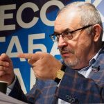 Бориса Надеждина* увезли в отдел полиции после признания иноагентом