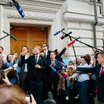 Партия «Яблоко» оспаривает снятие с выборов, у Верховного суда идут задержания