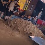 Мощные ливни обрушились на Китай: почти 10 тысяч человек оказались в зоне бедствия (видео)