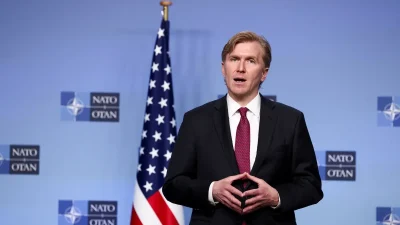 Заместитель министра войны США по вопросам политики Элбридж Колби на встрече министров обороны стран НАТО в штаб-квартире альянса в Брюсселе, Бельгия, 12 февраля 2026 года.