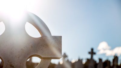 Места на кладбищах будут искать через «Госуслуги»: сервис запустят в 21 регионе