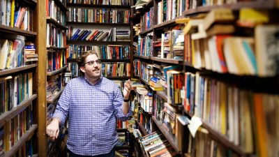Чарли Беккер, владелец магазина Becker’s Books в Хьюстоне, 8 августа 2026 года.