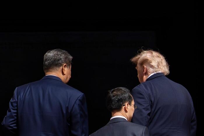 Президент США Дональд Трамп и председатель КНР Си Цзиньпин во время визита в Национальный архив США в Вашингтоне 25 сентября 2026 года.