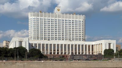 В России на выплаты по программам «Земский доктор» и «Земский фельдшер» на 500 медиков кабмин направит ещё свыше 300 миллионов рублей.