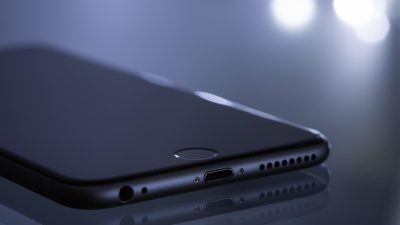 Женщина скачала вредоносное приложение для распознавания растений.