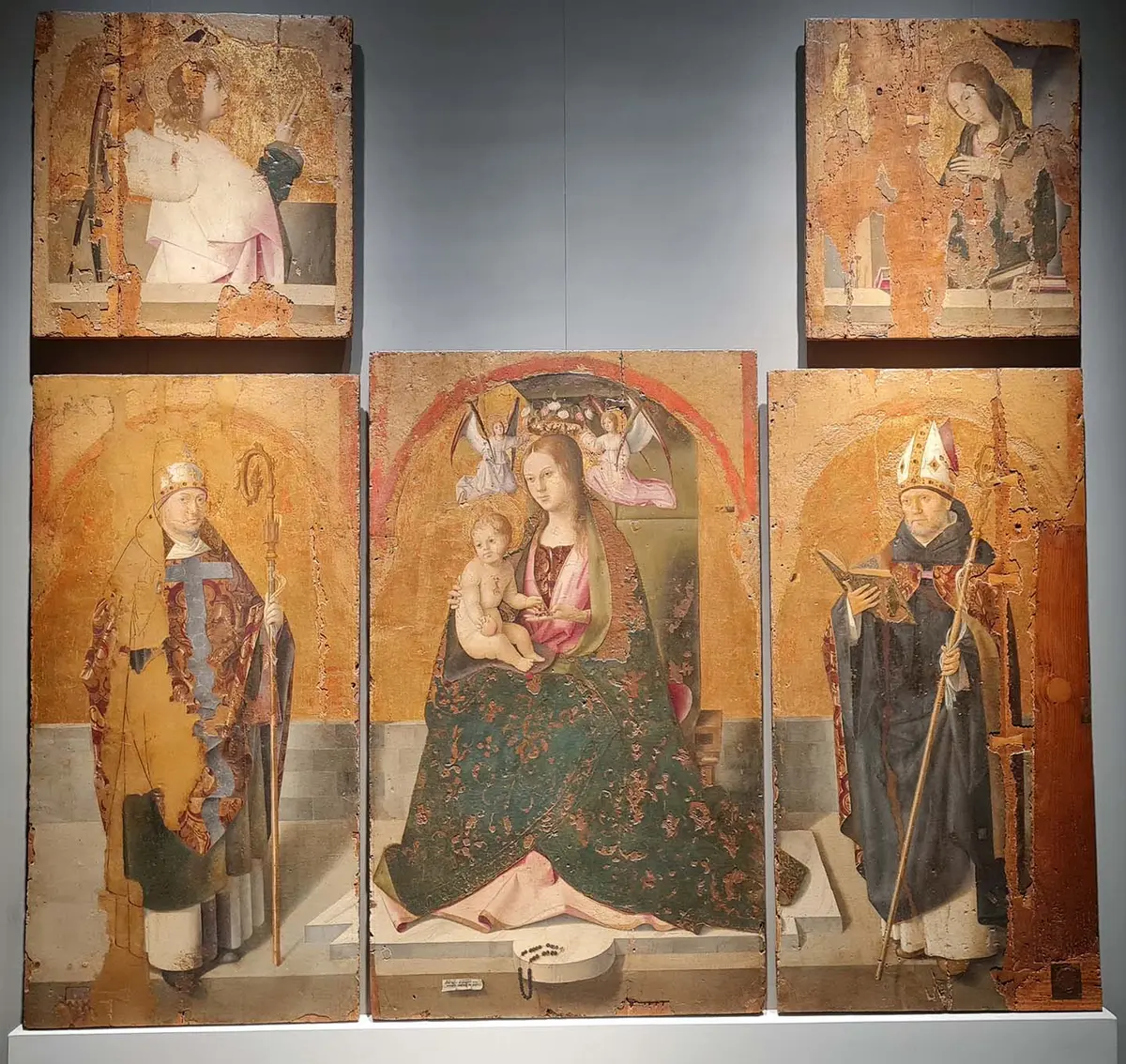 «Полиптих Сан-Грегорио», 1473 год, Антонелло да Мессина. Темпера на панели; 129 см на 77 см. Региональный музей Мессины, Италия.