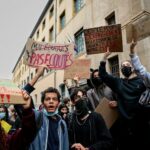 Школьные протесты во Франции вышли из-под контроля властей