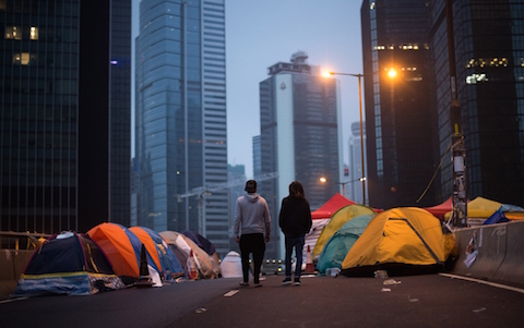 Лидеры протестующих в Гонконге решают: остаться или уйти