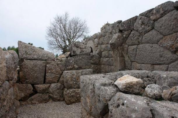 Некромантеон, или как древние греки путешествовали в царство мёртвых