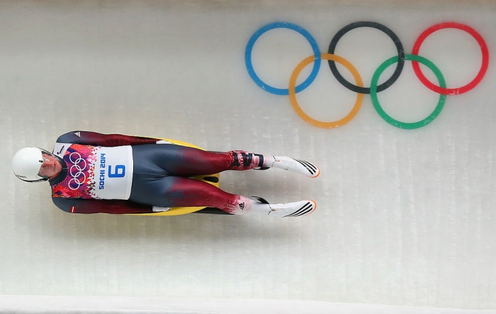 Олимпийского призёра-саночника мучили боли в спине. Необычный подход помог преодолеть недуг