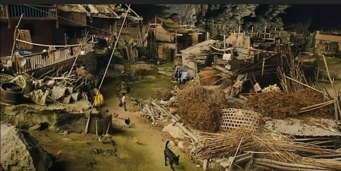 Пещера Китая скрывает от мира целую деревню из 18 семей