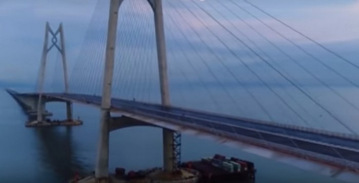 Самый длинный мост над морем построили в Китае. Прочность конструкции уже проверена мощным тайфуном
