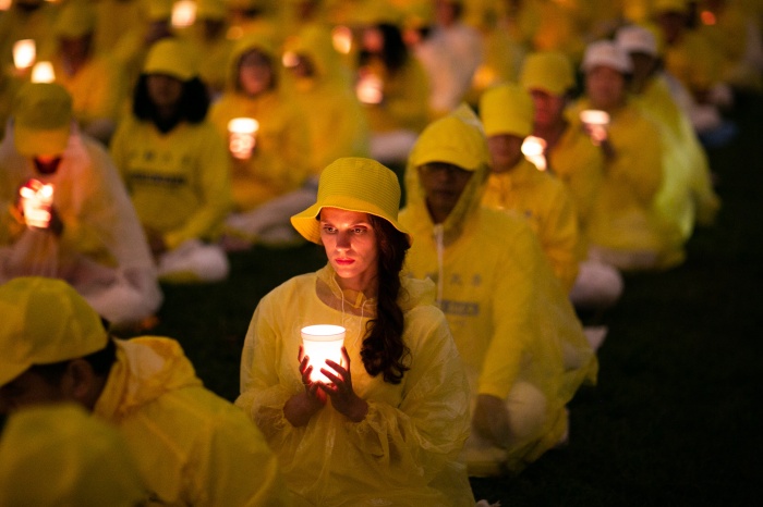 3 000 свечей зажглись в память о погибших. Компартия Китая продолжает убивать