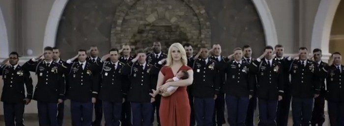 Вдова солдата организовала трогательную фотосессию с новорождённой дочкой. На эти снимки трудно смотреть без слёз