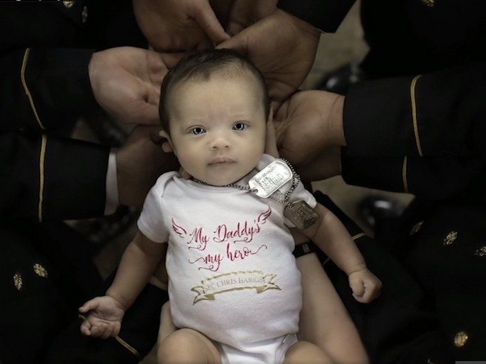 Вдова солдата организовала трогательную фотосессию с новорождённой дочкой. На эти снимки трудно смотреть без слёз