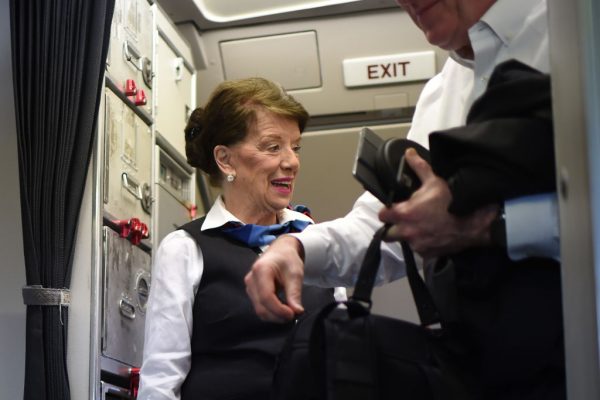 82-летняя стюардесса выходит на рейсы и не собирается останавливаться!