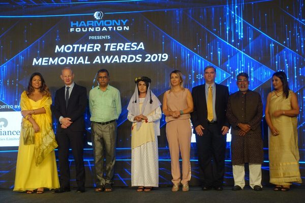 Организация хирургов-трансплантологов (DAFOH) удостоена премии им. Матери Терезы за борьбу с насильственным извлечением органов