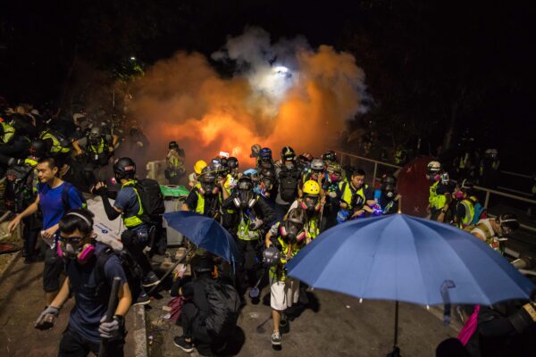 Путь невозврата? Гонконгские протесты снова усилились и вызывают опасения затяжного кризиса
