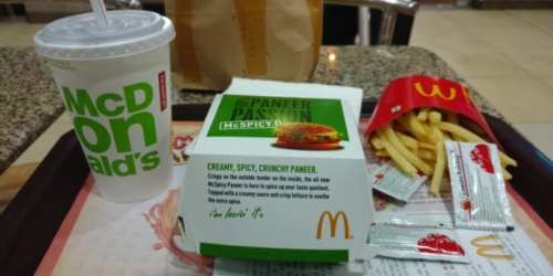 «Макдоналдс» и «Бургер Кинг» пообещали бесплатно кормить бригады скорой помощи