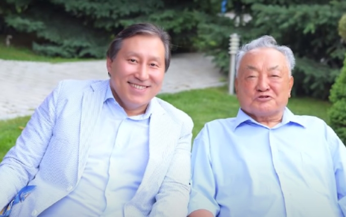 (Видео) 92-летний хирург из Кыргызстана продолжает делать операции. Потому что это любимое дело!