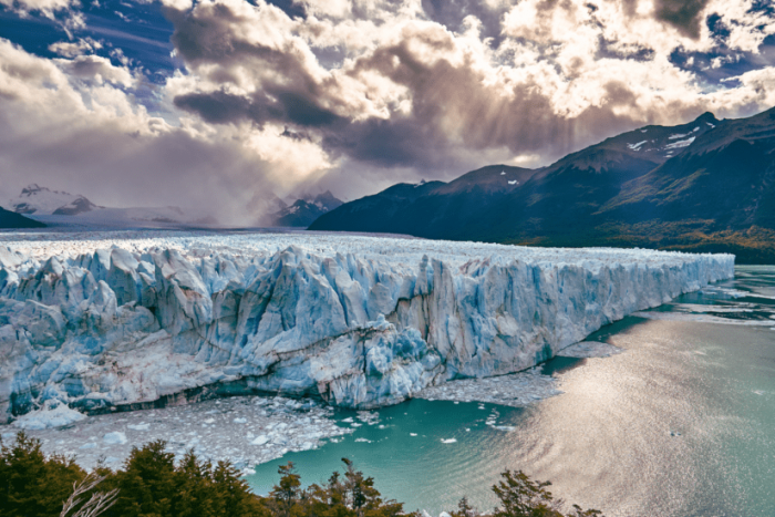 Ледники мира: ледник Лос-Гласьарес увеличивается на два метра в день