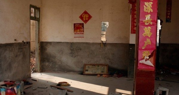 «Здесь живут только воробьи». Исчезающие деревни Китая на редких фотографиях