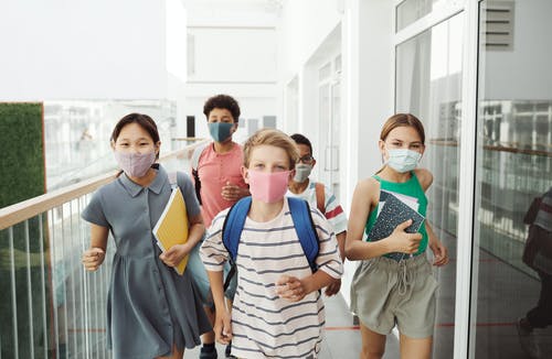 В детских масках во Флориде обнаружены опасные возбудители болезней