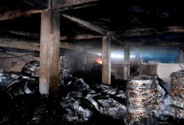 В Бангладеш на заводе заживо сгорели 52 рабочих, запертые внутри здания