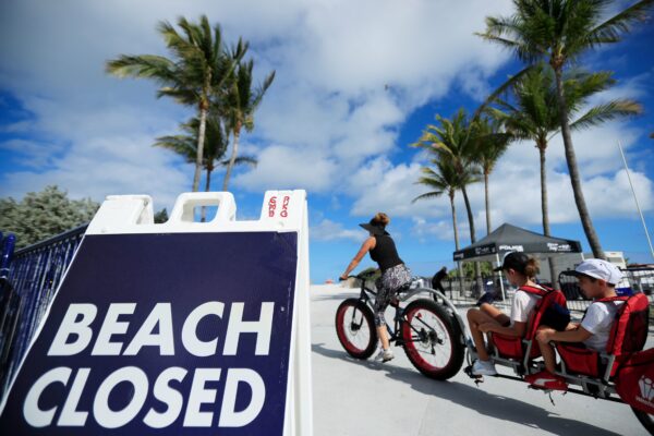 Десятки пляжей закрыли в США из-за большого количества опасных бактерий в воде