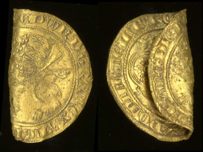 В Великобритании нашли 2 редкие золотые монеты периода Чёрной смерти