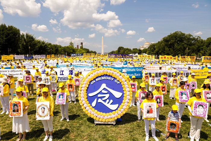 Фотогалерея: Марш последователей Фалуньгун в Вашингтоне призывает к прекращению 22-летнего преследования в Китае