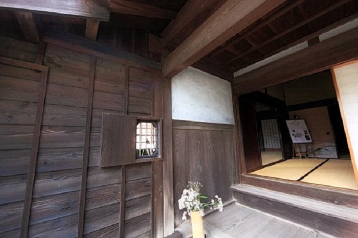 Почему японцы разуваются перед входом в дом