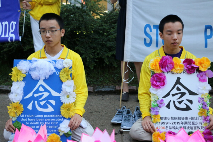 В Торонто последователи Фалуньгун провели акцию со свечами в память о жертвах репрессий в Китае