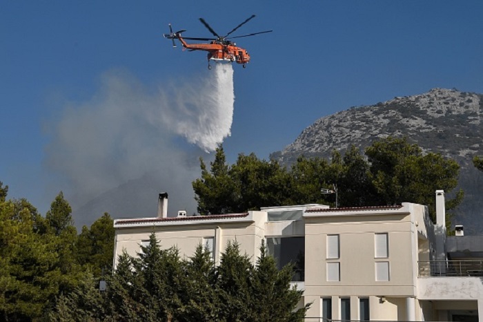 Греция по-прежнему в огне, Турцию спасает дождь