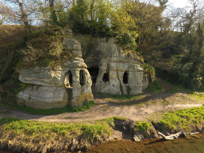 Пещера отшельников IX века в XVIII веке стала «романтической кельей»