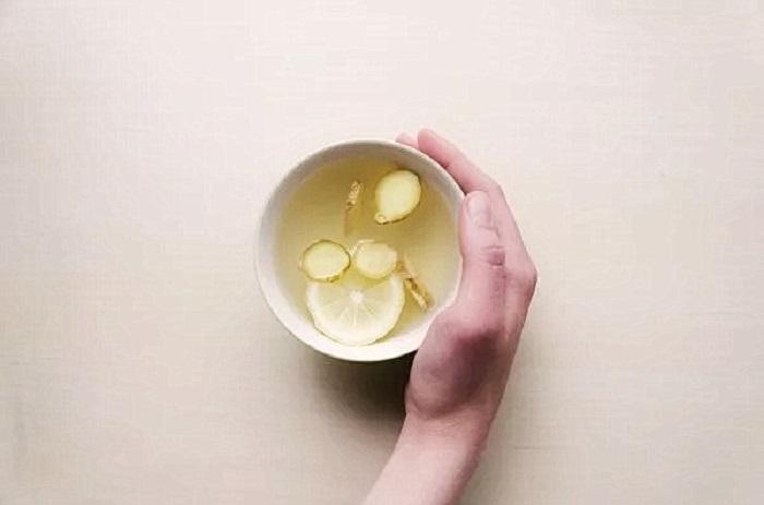 Имбирный чай поможет уменьшить дискомфорт при ПМС