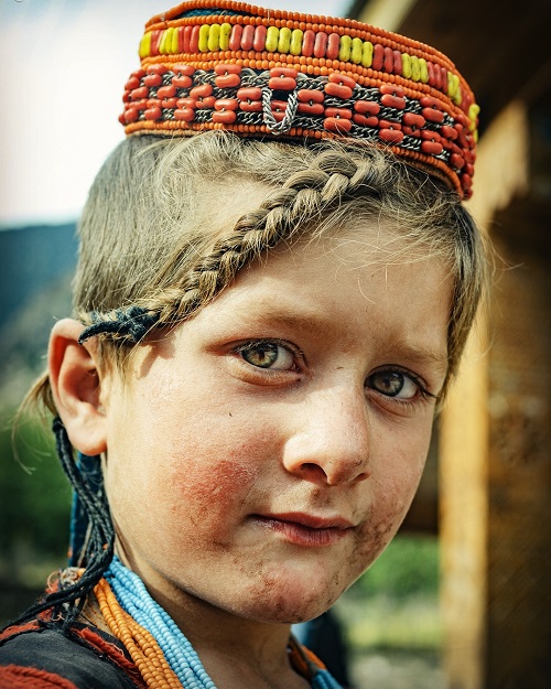 Фотограф побывал в африканских и пакистанских племенах