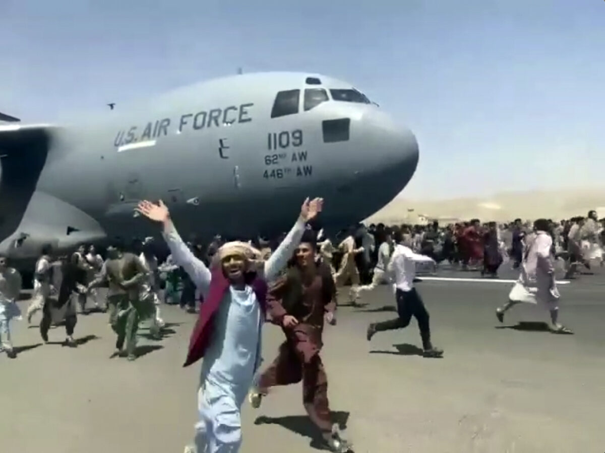 Человеческие останки найдены в шасси американского военного самолёта после вылета из Кабула