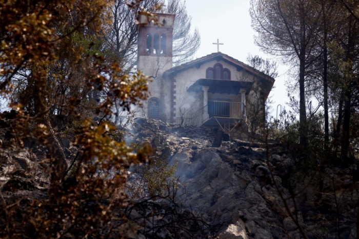 Лесной пожар вспыхнул к востоку от Рима, местные жители эвакуированы